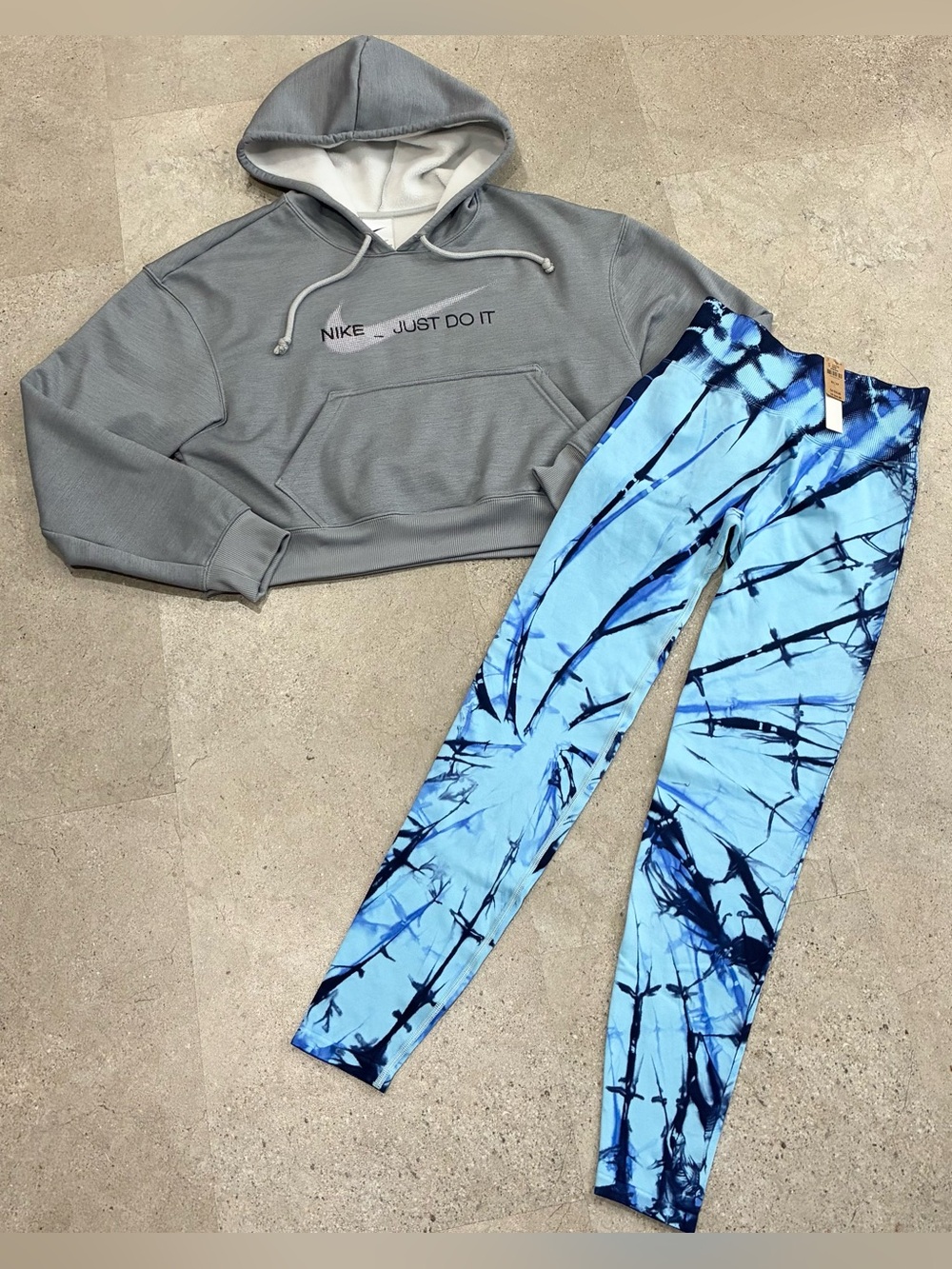 Womens NIKE/VICTORIA’S SECRET PINK Cropped Sweatshirt & Leggings, sz. XS….1 NWT